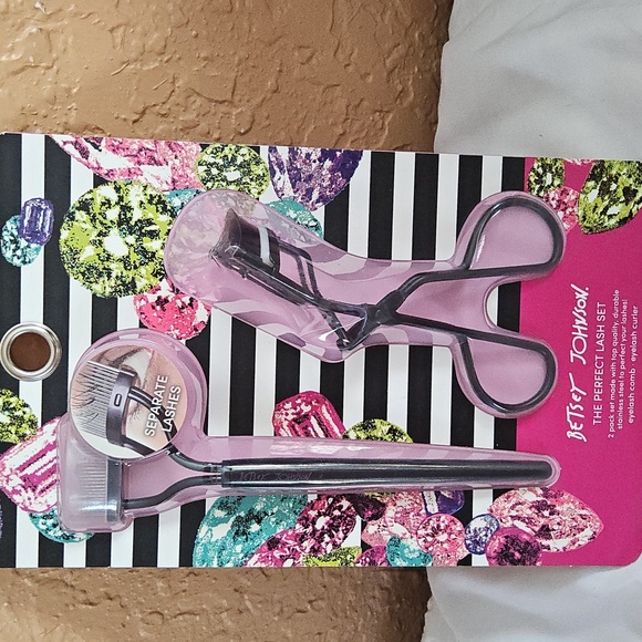 Betsey Johnson Other - NWT BETSEY JOHNSON EYELASH COMBO